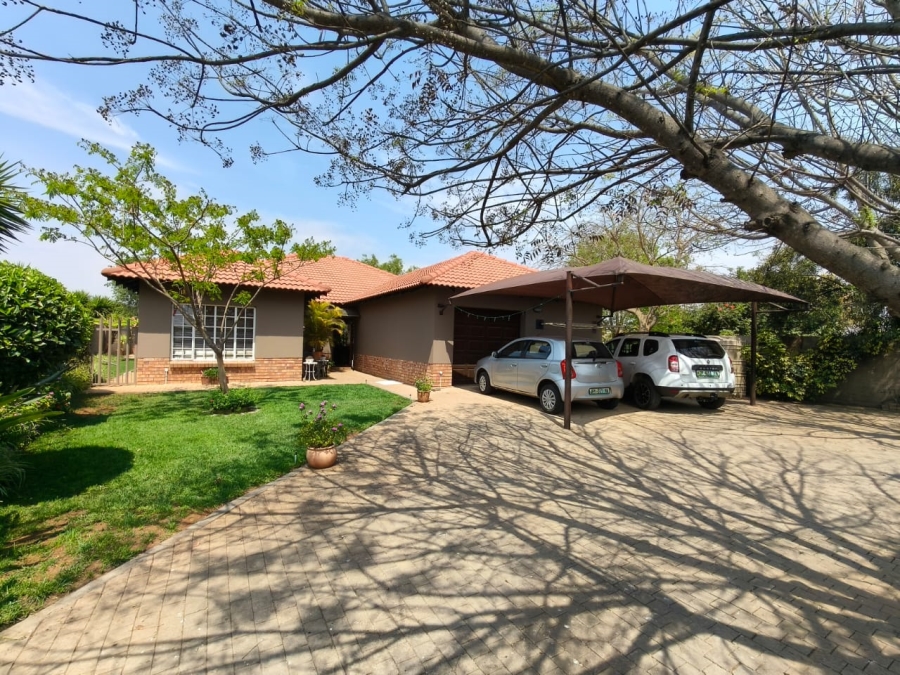 3 Bedroom Property for Sale in Waterkloof East North West